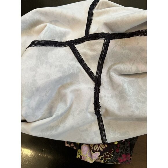 Lululemon Wunder Under Hi-Rise 19" Crop Tight Fluorolace Black Floral Size 4 - Picture 7 of 8